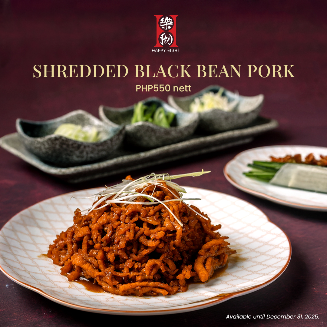 진한 검은콩 소스의 고소하고 향긋한 돼지고기를 중국식 크레이프와 함께 제공합니다.